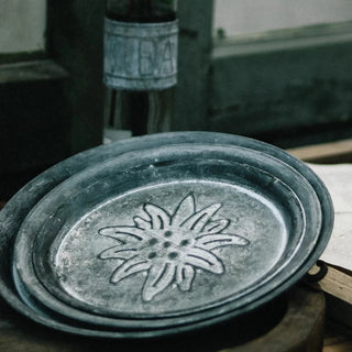 round-embossed-galvanized-iron-tray-metal-serving-plate-kitchen-tableware-natural-home-decor