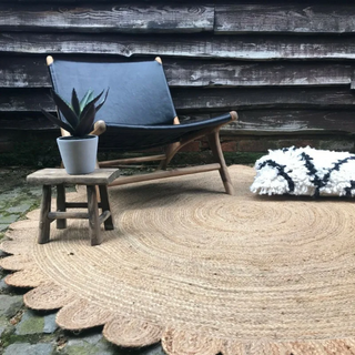 handwoven-round-scalloped-jute-cotton-rug-natural-boho-coastal-scandi-contemporary-home-decor