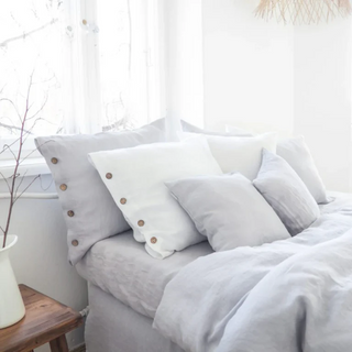 Light-Grey-Fitted-Linen-Sheet-Natural-Bedding